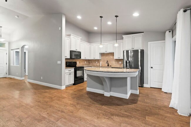 Building Photo - 5070 W Torana Dr