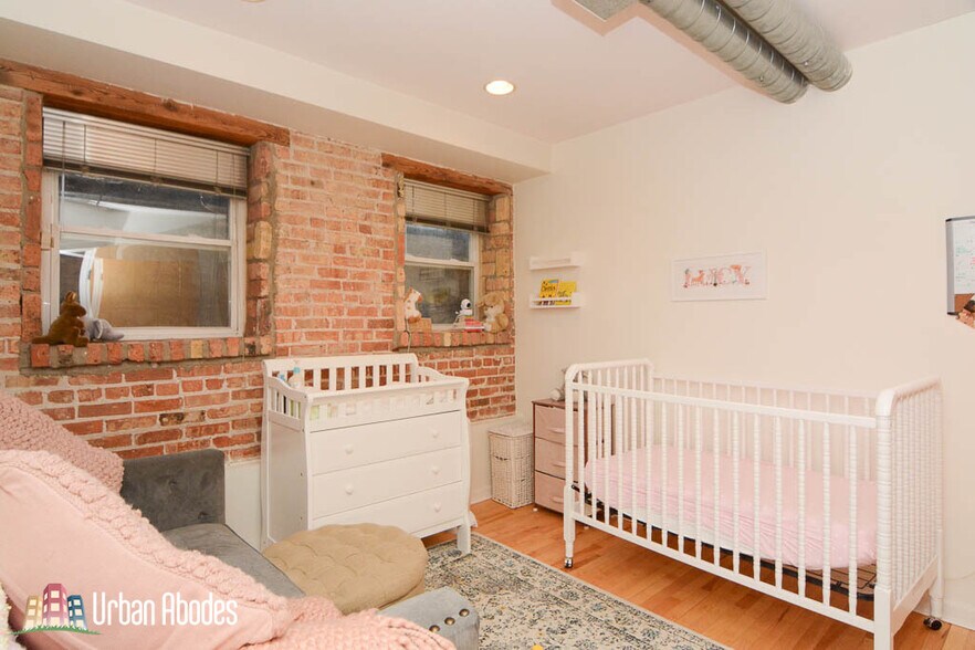 Building Photo - 1723 W Erie St