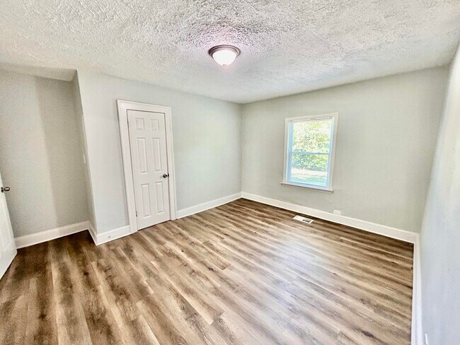 Building Photo - 29 Chappell Rd NW