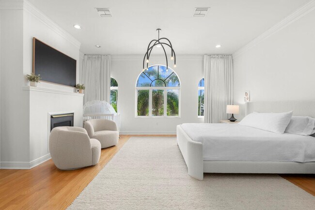 Building Photo - 2739 NE 15th St