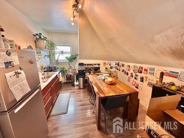 Building Photo - 121 Kossuth St