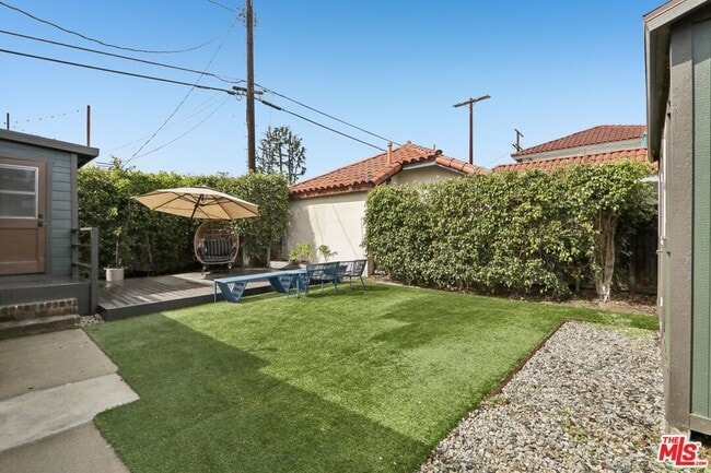 Building Photo - 2747 Denby Ave