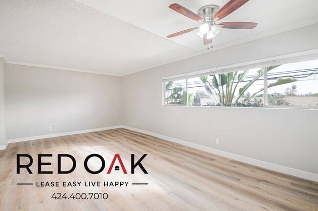 Building Photo - 15405 Vanowen St