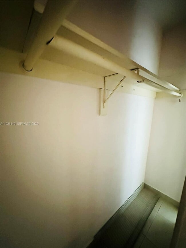 Building Photo - 330 SE 2nd St