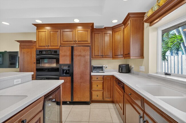 Building Photo - 2871 NE 26th Ct