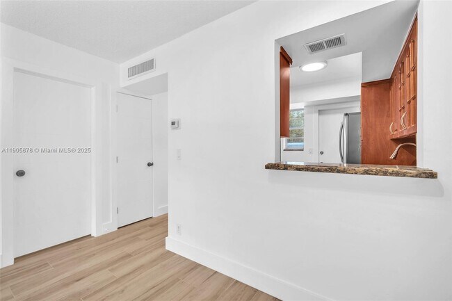 Building Photo - 1333 E Hallandale Beach Blvd