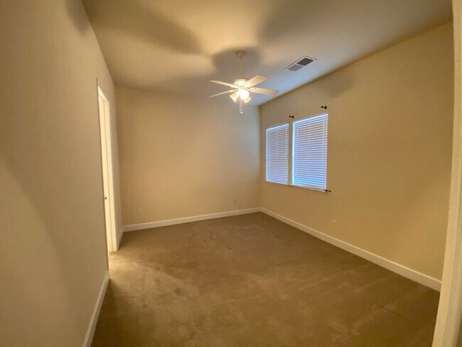 Building Photo - Spacious 3/3.5 Condo with Garage in Fleming Island