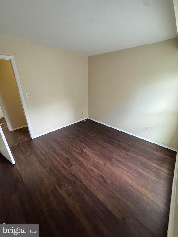 Building Photo - 11919 Parklawn Dr