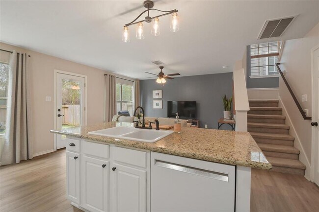 Building Photo - 7 S Villa Oaks Dr