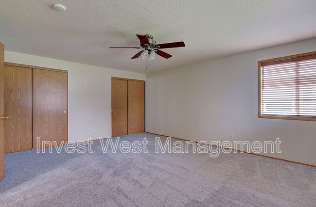 Building Photo - 3020 NE 116th Ave