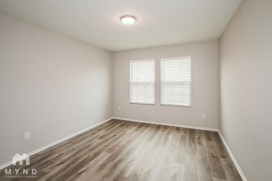 Building Photo - 4613 Redbud Dr