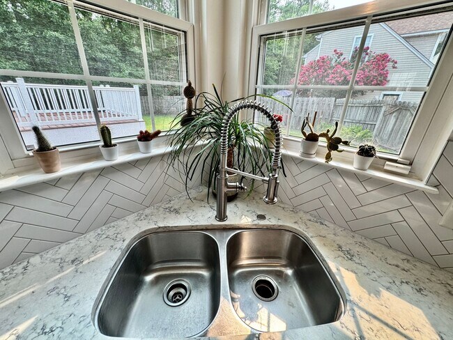 Building Photo - First-Time Rental! Available 08-07-26 - Fenced Yard, Pet Friendly, Attached 2-Car Garage!