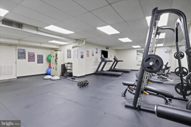 Building Photo - 4600 Duke St