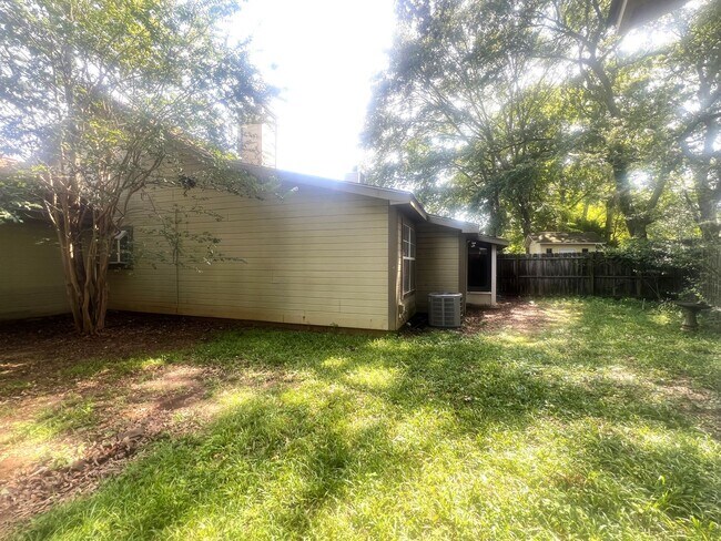 Building Photo - 113 Saddlehorn Dr