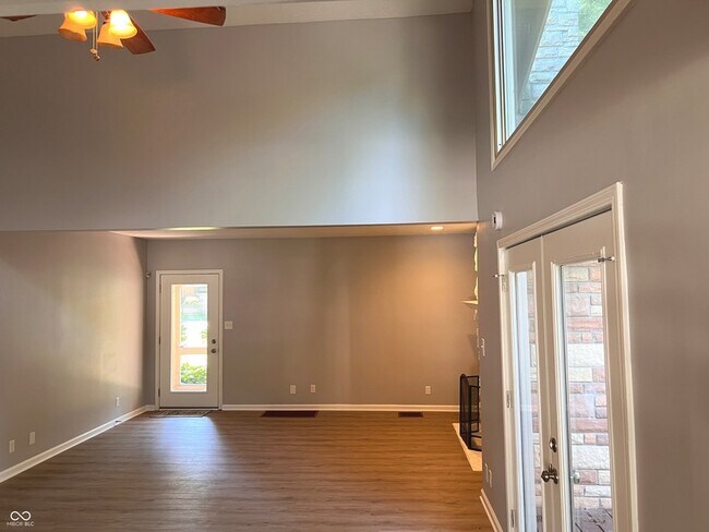 Building Photo - 1402 Kessler Blvd E Dr