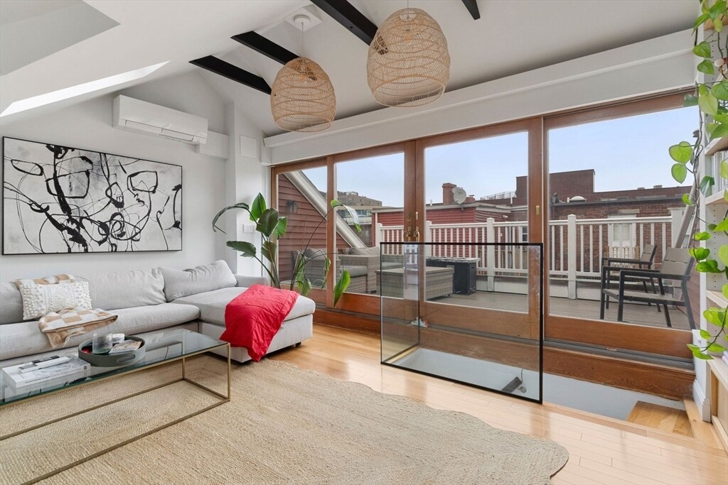 Building Photo - 62 Bolton St