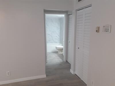Building Photo - 9999 Summerbreeze Dr