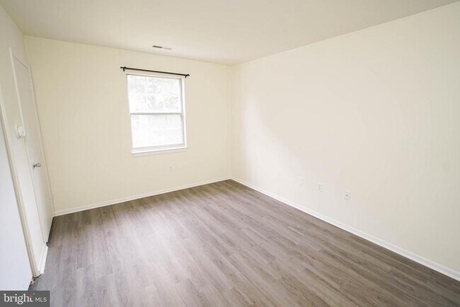 Building Photo - 802 College Ln