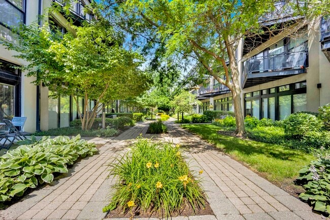 Building Photo - 1111 W 15th St