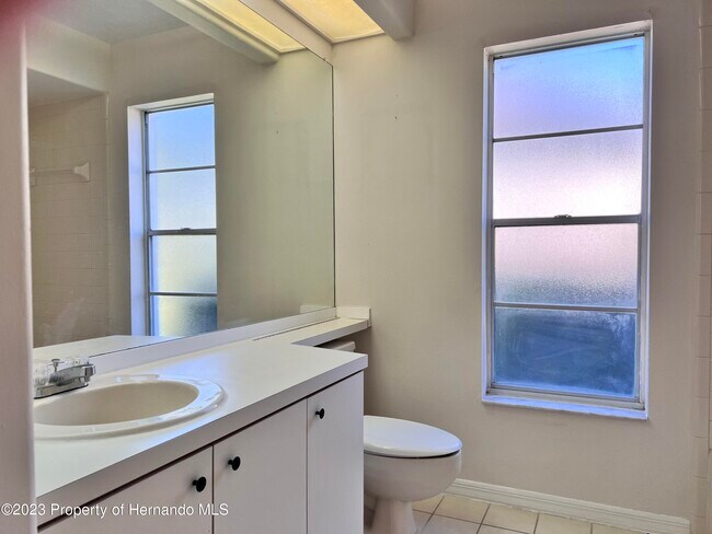 Building Photo - 9369 Ashley Dr