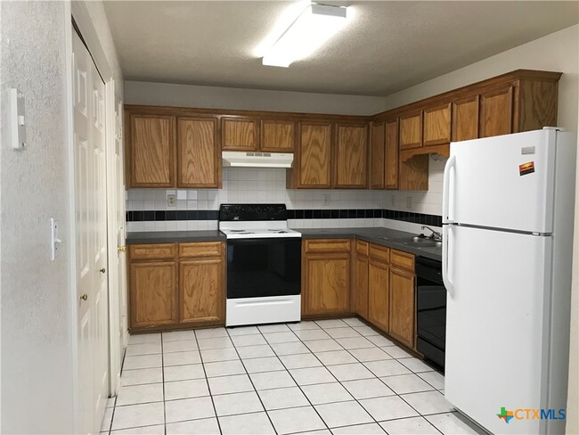 Building Photo - 3209 Raven Dr