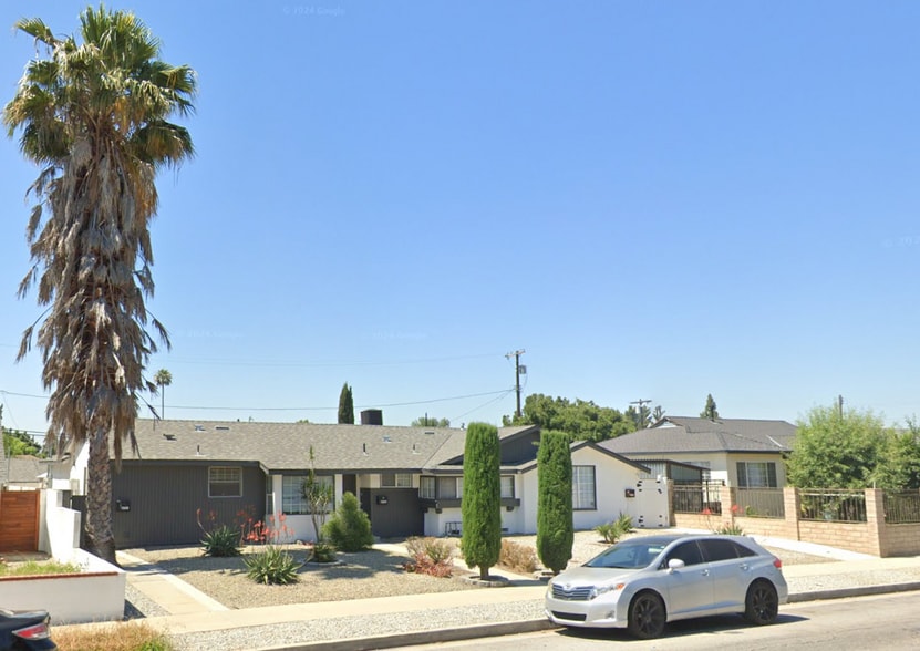 Building Photo - 15808 Chatsworth St