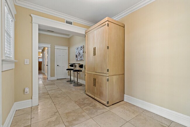 Building Photo - 611 S Orleans Ave