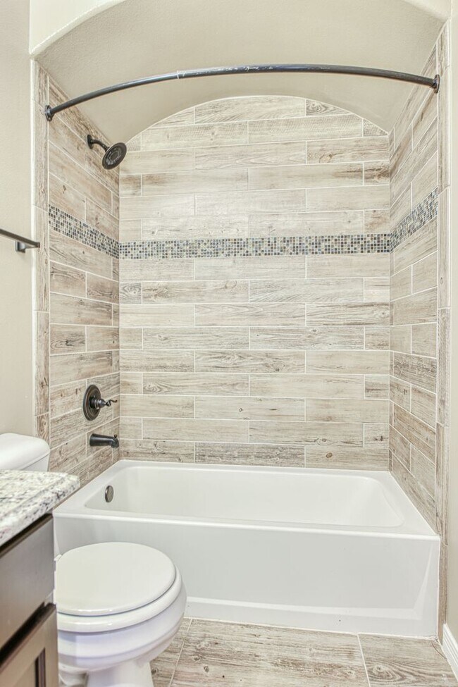 Building Photo - Beautiful Modern & Contemporary House