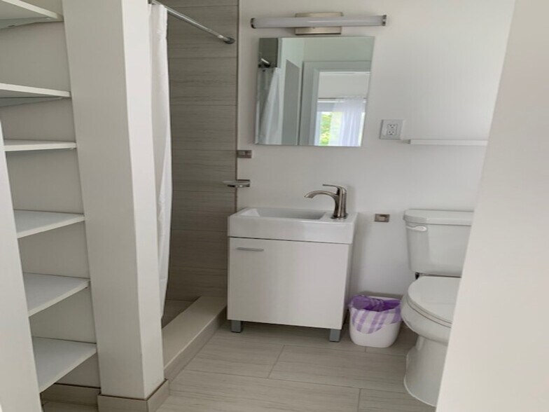 Primary Bedroom Bathroom - 1410 S Ocean Blvd