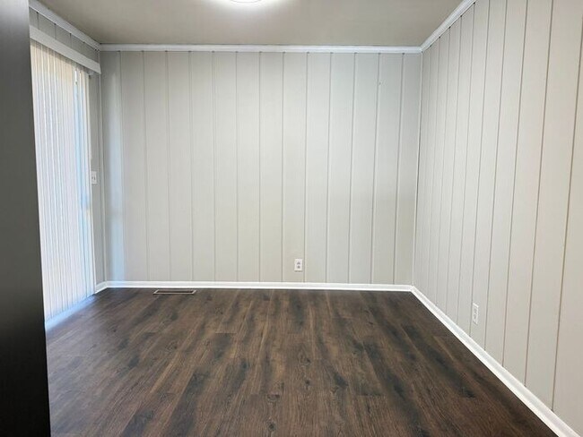 Building Photo - Renovated Multi-Story Brick House in East Nashville - Fenced in Yard