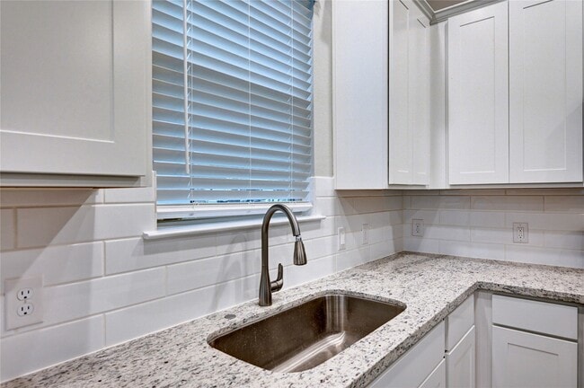 Building Photo - 10196 Barberry St