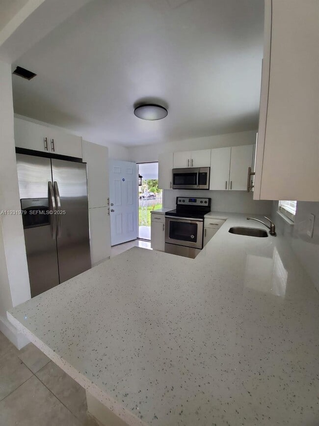 Building Photo - 1448 NE 152nd St