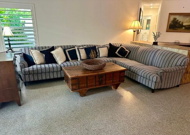 Building Photo - 212 Kings Lynn