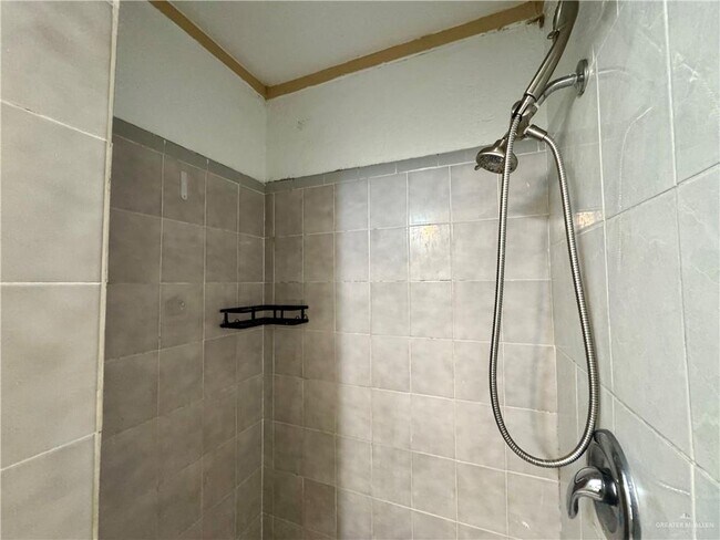 Building Photo - 18 S 20th Ave