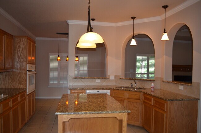 Building Photo - EXECUTIVE HOME IN COUNTRY TRAILS SUBDIVISI...
