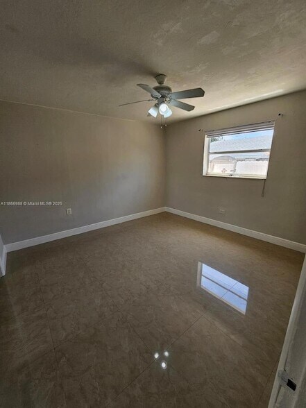 Building Photo - 1020 N 74th Way