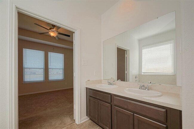 Building Photo - 14633 E Pine Heart Dr