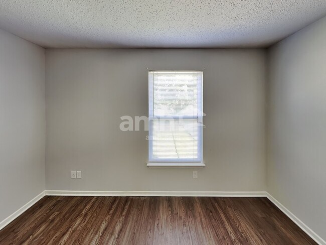 Building Photo - 1316 Clove Ct