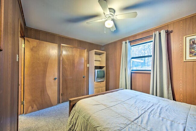 Building Photo - 928 Welch Ln