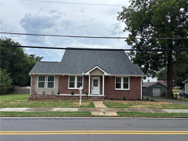 Primary Photo - 107 Johnson St