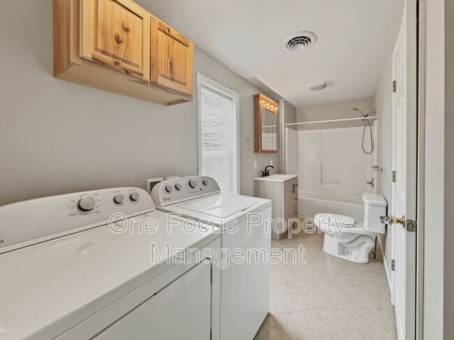 Building Photo - 520 Shaw St