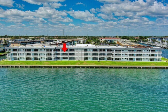 Building Photo - 100 Shore Ct