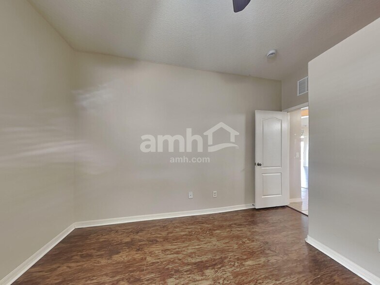 Building Photo - 3404 Pearl Dove Loop