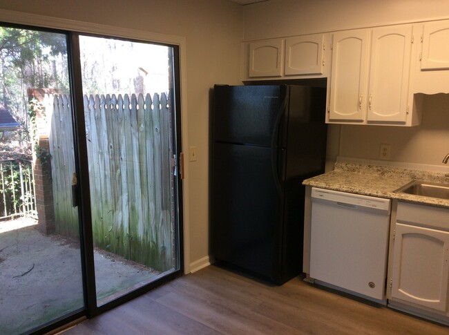 Building Photo - Updated Townhouse in Roswell/Alpharetta area