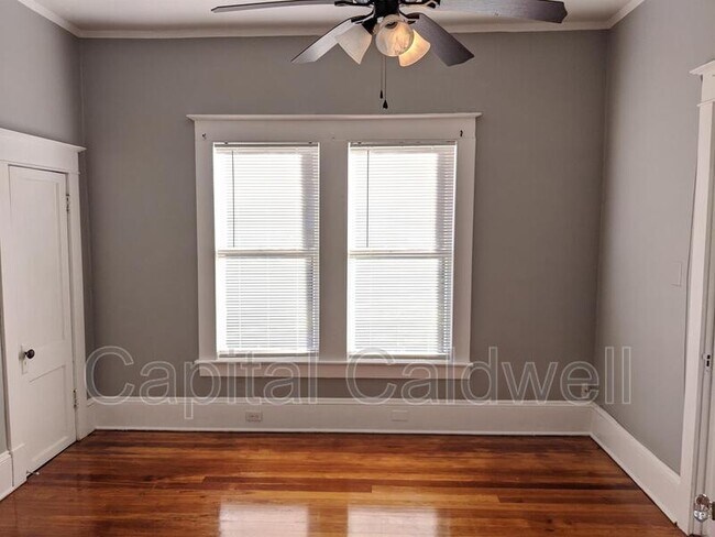 Building Photo - 304 E Hanna Ave