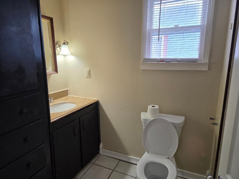 Building Photo - 1009 N Webster St