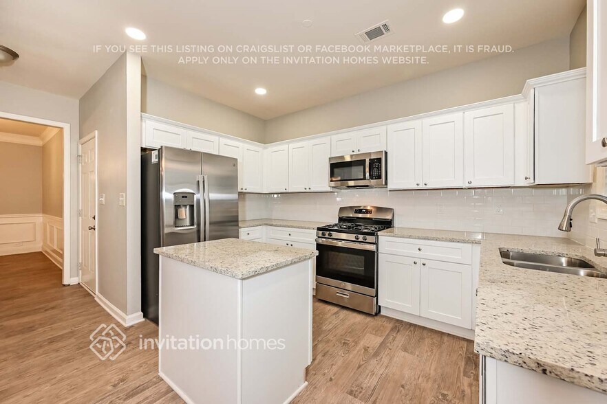 Building Photo - 3460 Kentwater Dr