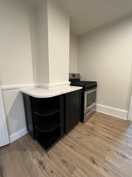 Kitchen - 1380 E 43rd St