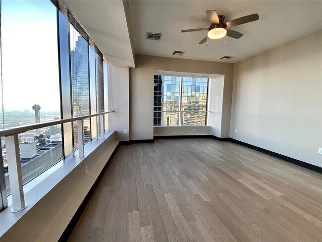 Building Photo - 1402 Elm St