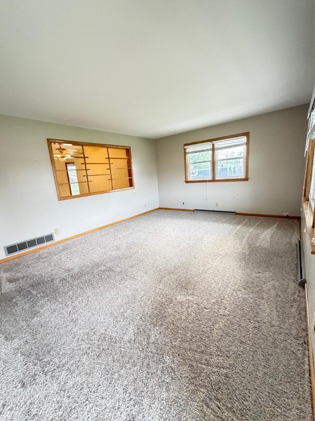 Building Photo - 2201 E Eichel Ave